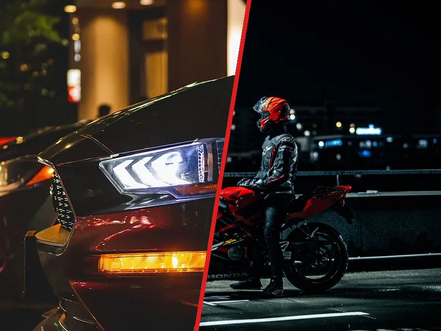 Carro e moto à noite na cidade